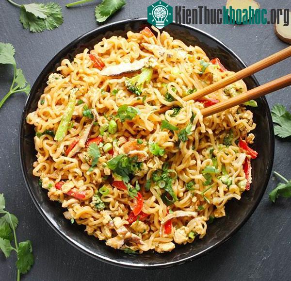 Khi mới ra đời, gói mì ramen ăn liền có giá còn cao hơn cả mỳ tươi trong các nhà hàng.