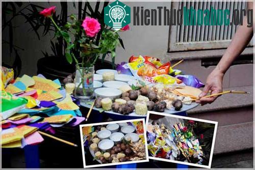 Không được ăn vụng đồ cúng vì đó là đồ dành cho ma quỷ.