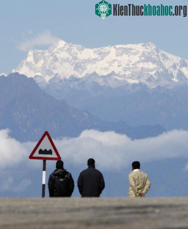 Các núi băng khổng lồ tại Châu Á (chủ yếu thuộc dãy Himalayas) sẽ bị giảm kích thước khoảng 30%, do băng tan chảy.