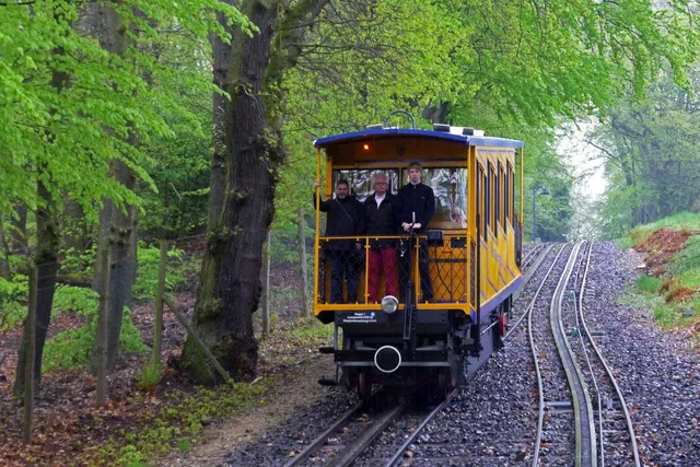 Vào mùa đông, nước có nguy cơ bị đóng băng nên Neribergbahn phải dừng hoạt động để đảm bảo an toàn.