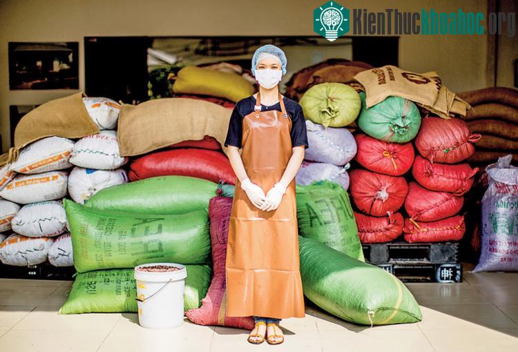 Xưởng chế biến nhỏ bé nhưng lại tạo ra sản phẩm với sức hút to lớn.