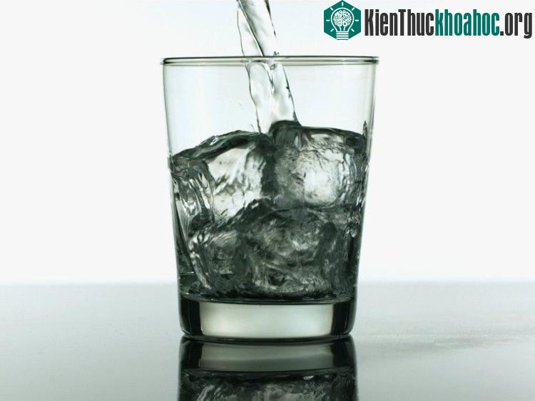 Không phải cứ uống đủ 8 cốc nước mỗi ngày là đúng.