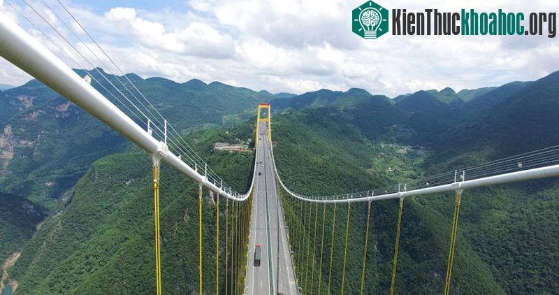 Cây cầu này không chỉ là tuyến đường giao thông, mà còn là một công trình đáng ngưỡng mộ.