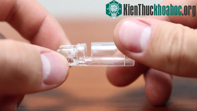 Đây là sản phẩm sau khi đã tạo xong 1 rãnh bằng cưa.