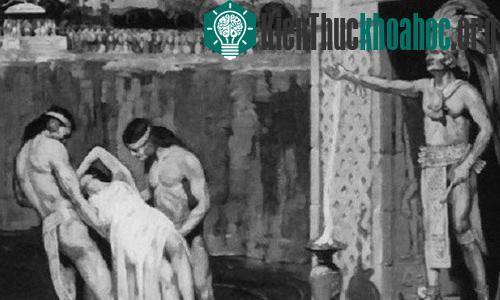 Người Inca còn hiến tế trinh nữ khi thời tiết hạn hán bởi họ cho rằng hiện tượng thiên nhiên khắc nghiệt này là do thủy thần nổi giận.
