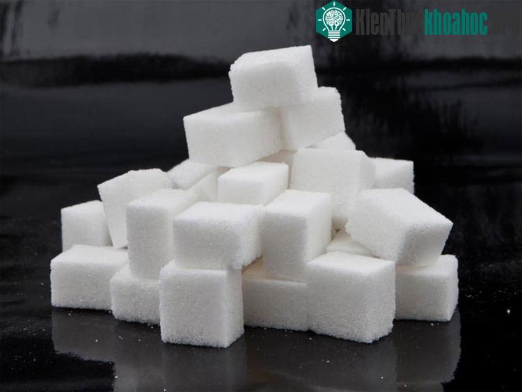 Loại đường này được làm từ mía hoặc củ cải, thích hợp cho nhiều mục đích sử dụng.
