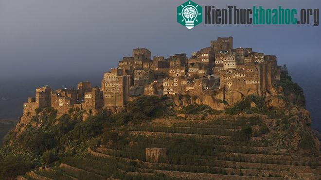 Yemen chung đường biên giới với Saudi Arabia có những địa điểm khảo cổ tuyệt đẹp, nhưng lại căng thẳng và bất ổn.