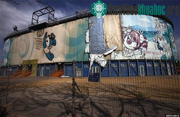 Sân trượt tuyết ở Sarajevo được xây phục vụ Olympic 1984 Olympic hiện xuống cấp nghiêm trọng, hầu như bị phá nát.