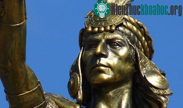 Trên thực tế, ban đầu người Tây Ban Nha gọi người Inca là "Orejones" có nghĩa là "tai lớn" xuất phát từ tập tục trên.
