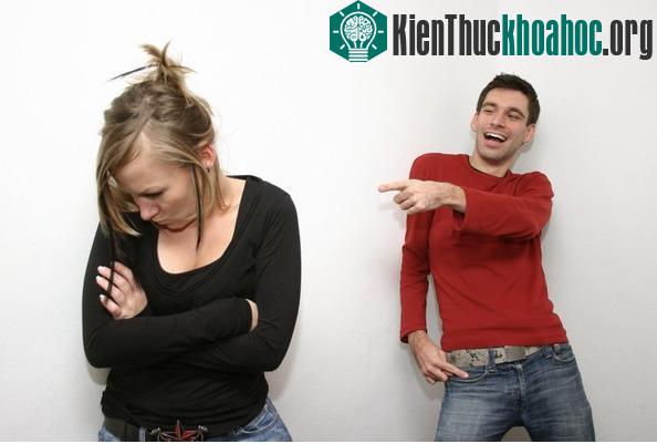 Lý giải vì sao con người thích nhìn người khác thất bại