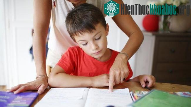 Bài tập về nhà gây áp lực cho cả phụ huynh lẫn học sinh
