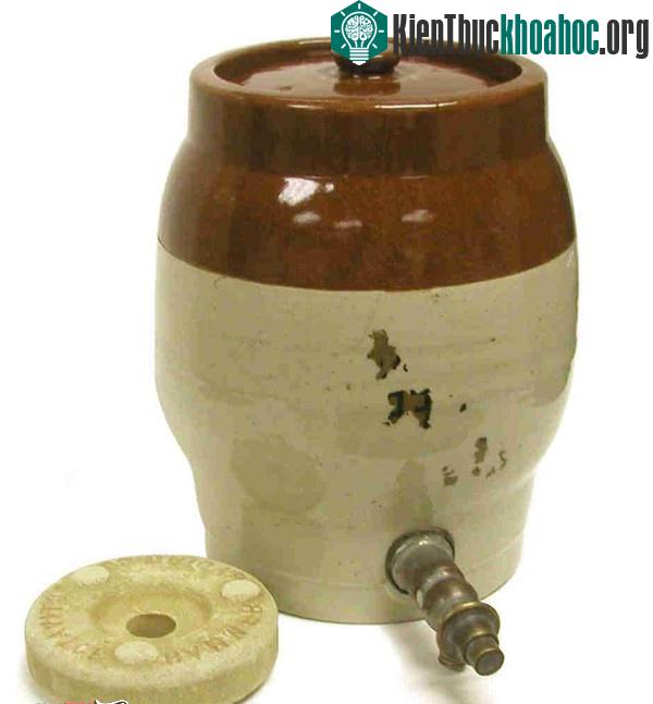 Bình đựng “thần dược” vào năm 1920