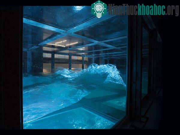 Chiếc bể này có thể chứa hơn 100 mét khối nước.