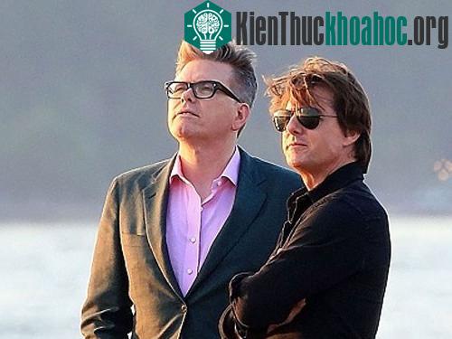 &nbsp;Đạo diễn William McQuarrie (phải) cùng nam diễn viên Tom Cruise - (Ảnh: AFP/Getty Images)