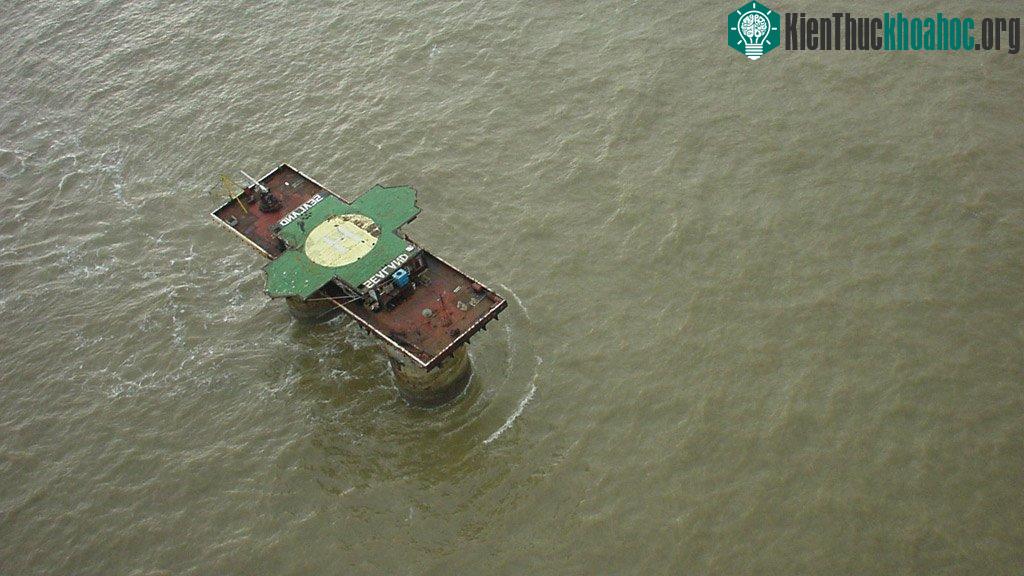 Sealand: Tiểu quốc Sealand được thiết lập trên một pháo đài quân sự cũ từ thời Thế chiến II, ngoài khơi nước Anh để chống lại Đức. Pháo đài này được x...