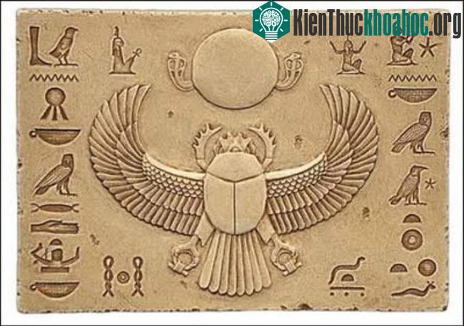 Bọ hung là đại diện cho thần mặt trời Khepri liên quan đến sự hồi sinh