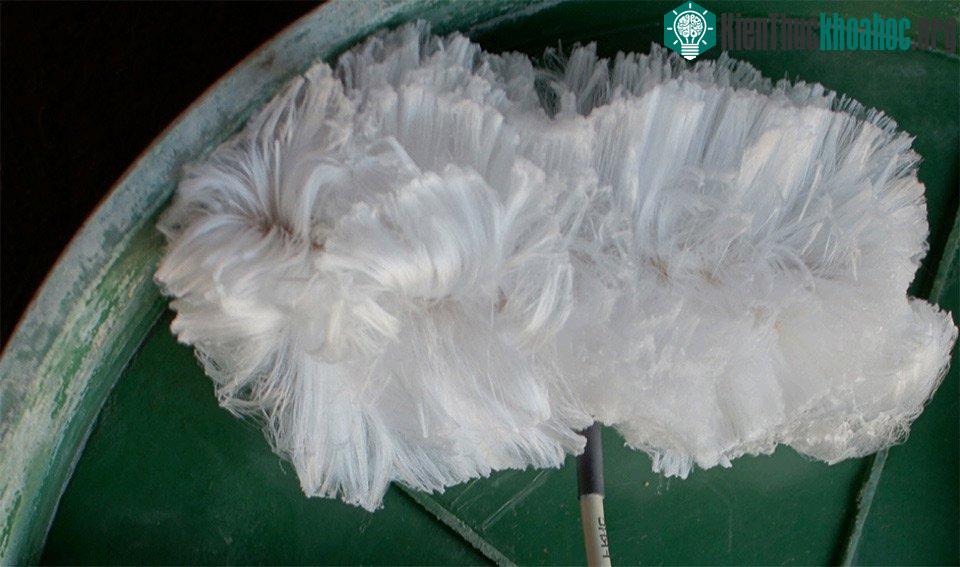Băng tóc một trong những dạng thú vị nhất của băng đá.