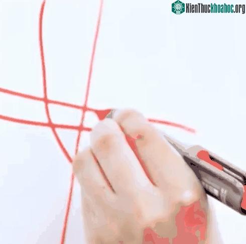 Số các điểm giao nhau ở góc bên phải dưới cùng sẽ là kết quả của hàng đơn vị.