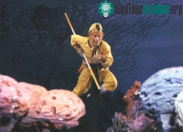 Tôn Ngộ Không dễ dàng di chuyển dưới nước