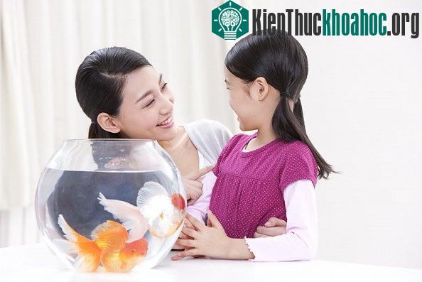 Cha mẹ giữ vững vị trí đi đầu, hướng dẫn cho con. (Ảnh minh họa).
