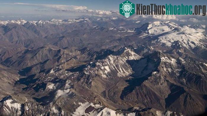 Dãy núi dài nhất thế giới là dãy Andes