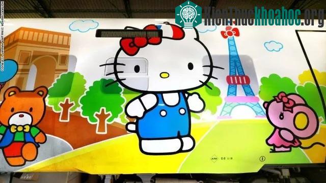 Toàn bộ thân tàu đều có hình Hello Kitty.