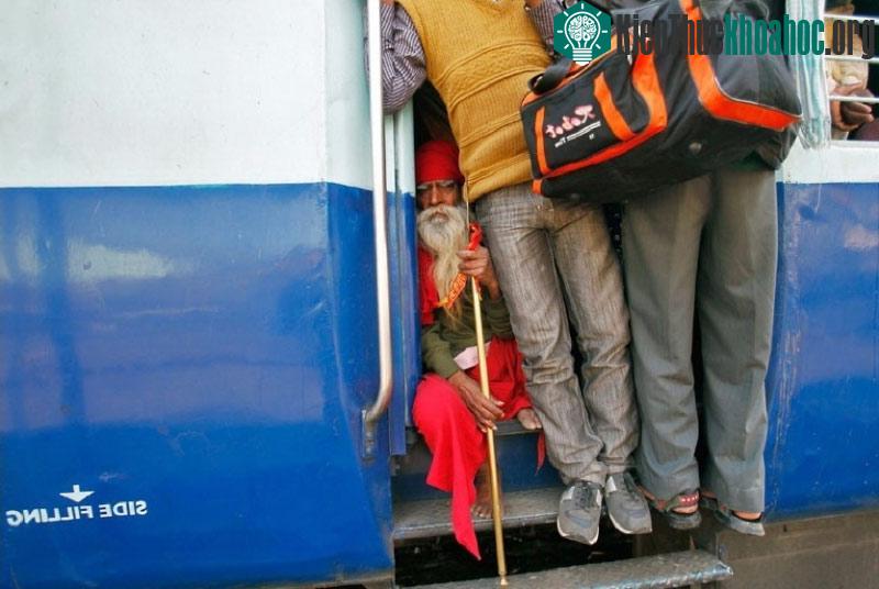 Guwahati Thiruvananthapuran Express giữ kỷ lục hãng tàu trễ giờ nhất, thời gian hoãn chuyến có thể lên tới 12 tiếng.