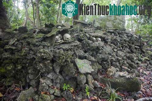 Một ngôi mộ được chôn theo kiểu kiếng táng. (Ảnh: Strange.)