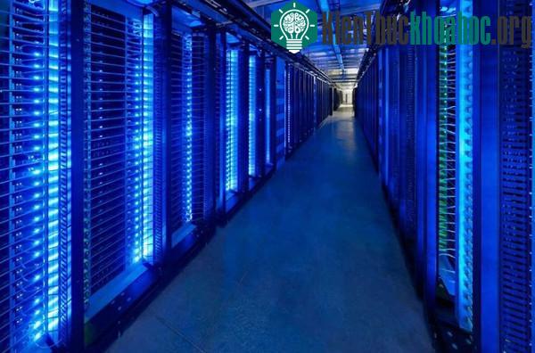 Internet được vận hành bởi những máy chủ rất lớn, những máy chủ này sử dụng cực nhiều điện năng.