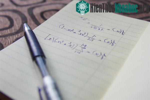 Tại sao chữ "x" được dùng để ký hiệu ẩn số trong toán học?