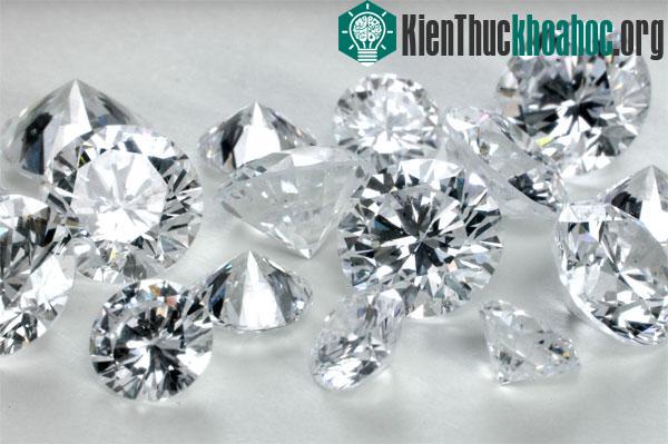 Mariinskit có thuộc tính không hề thua kém kim cương và ngọc lục bảo. (Ảnh minh họa)