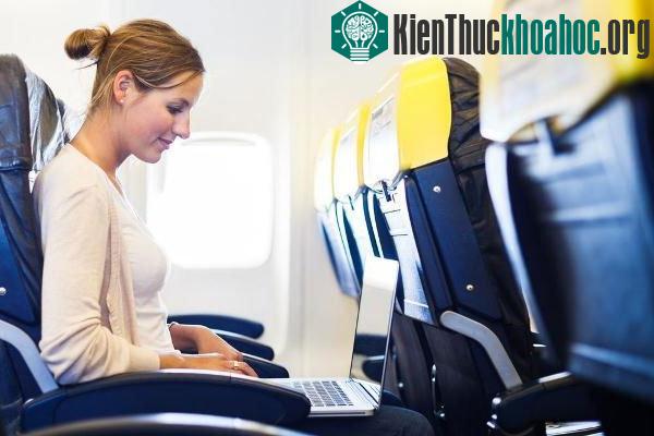 Những điều cần biết về việc sử dụng thiết bị điện tử trên máy bay