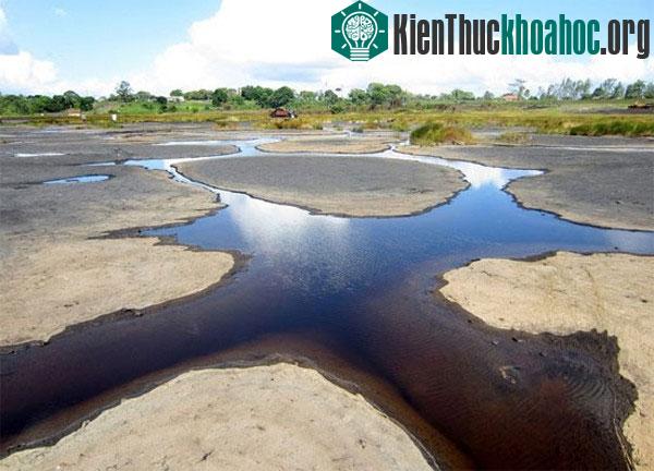 Khung cảnh hồ Pitch