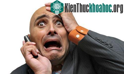 Nomophobia&nbsp;là thuật ngữ dùng để chỉ nỗi sợ hãi của con người khi không có điện thoại bên người. Hội chứng kỳ lạ này thường xuất hiện ở xã hội hiện đại. Đây là một trong những hội chứng sợ hãi ...
