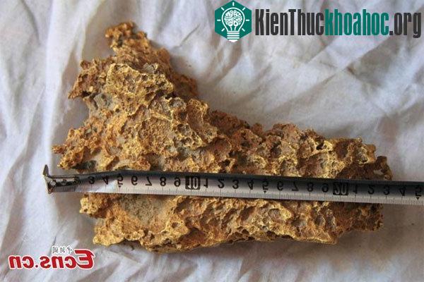 Quặng vàng được phát hiện ở Tân Cương hôm 30/1. (Ảnh: China News Service)