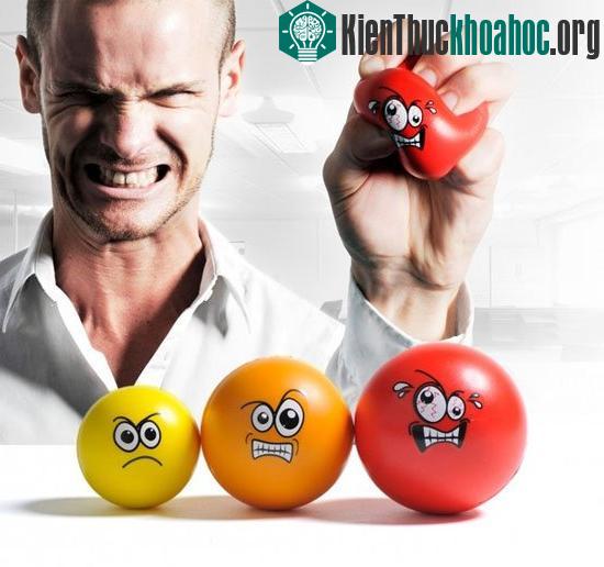 Trút giận vào những đồ vật khác không phải là cách tốt