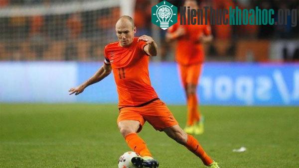 Trung bình mỗi cầu thủ chạy bao nhiêu km trong một trận World Cup? ảnh 1