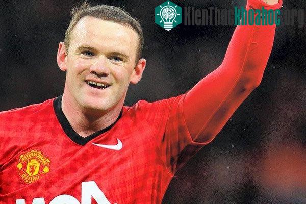 ...hay cầu thủ Wayne Rooney đều có khuôn mặt rộng.
