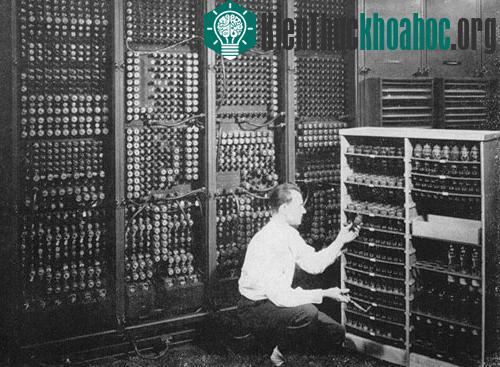 "Cha đẻ" của máy tính xách tay ngày nay là máy tính ENIAC