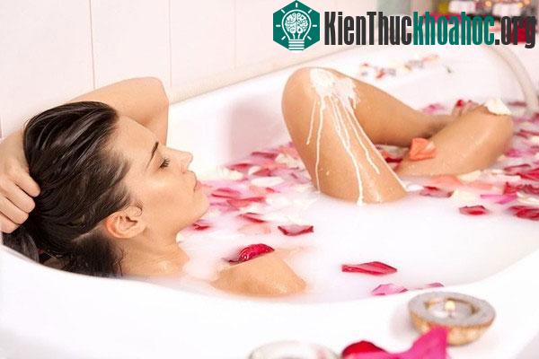 Tắm trắng bản chất là tốt, nhưng nếu sử dụng hóa chất tẩy da để làm trắng thì sẽ là một thảm họa