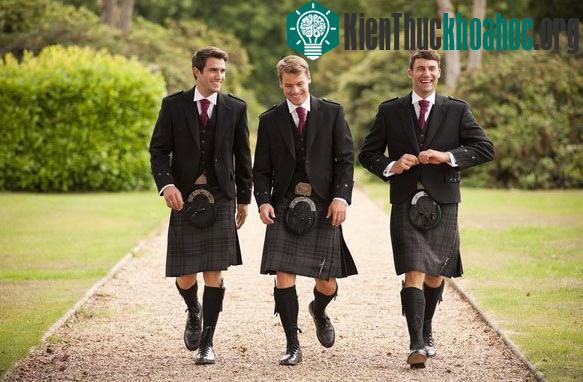 Những người đàn ông Scotland có tục lệ mặc váy, nhưng họ vẫn rất "chuẩn men".