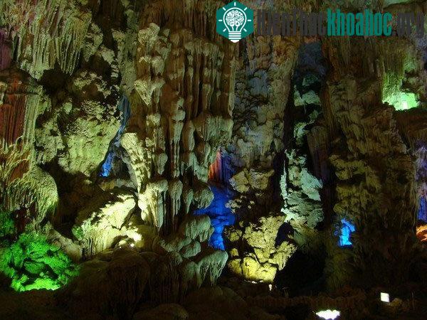 Thạch Động còn được gọi là Thạch Động Thôn Vân