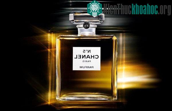 Chỉ có ba người duy nhất nắm giữ công thức của Chanel N°5