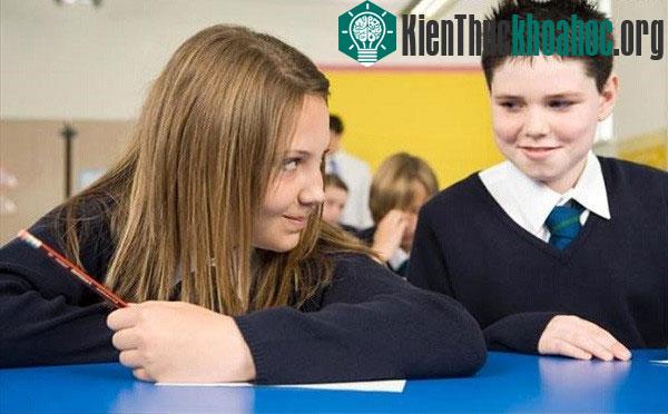 Con gái và con trai: Ai học giỏi hơn?