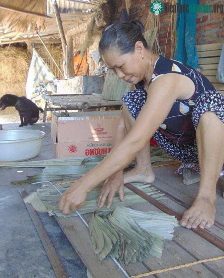 Làng làm áo tơi tất bật mùa nắng nóng
