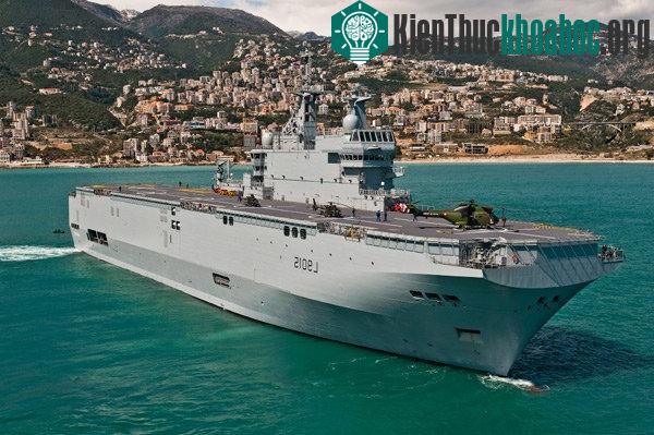 Tàu đổ bộ Mistral cũng nằm trong top những loại vũ khí quân sự mới nhất của Pháp