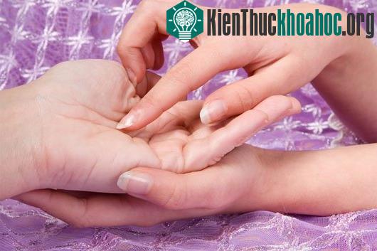 Xem "bói bài Tarot, tử vi, chỉ tay" qua góc nhìn khoa học