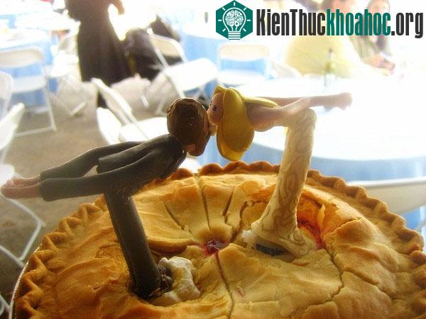 Một chiếc bánh cưới hoàn hảo cho những ai là fan của số Pi