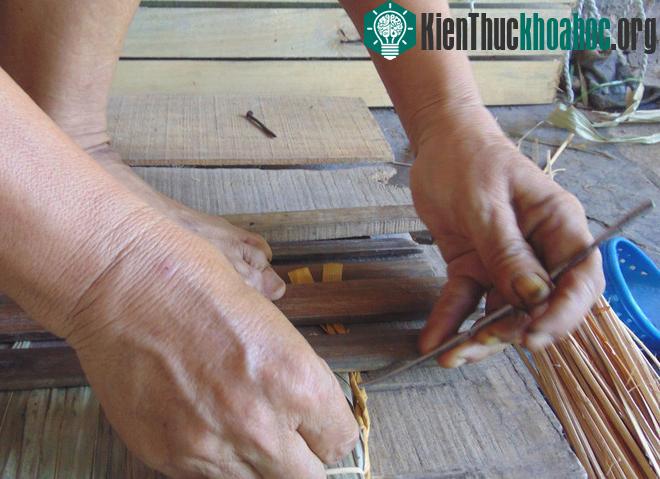 Làng làm áo tơi tất bật mùa nắng nóng