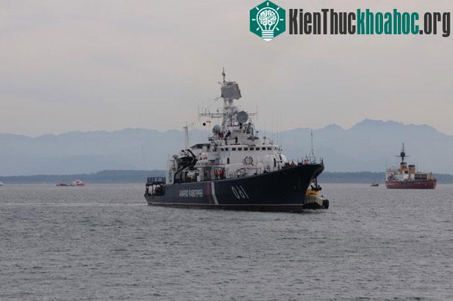 Cảnh sát biển Nga có trang bị vũ khí rất mạnh. Họ có 6 tàu tuần tra chuyển đổi từ tàu khu trục nhỏ lớp Krivak, các tàu này lắp pháo hạm tới 100mm. Một số tàu chuyển đổi từ tàu hộ tống lớp Grisha sử...